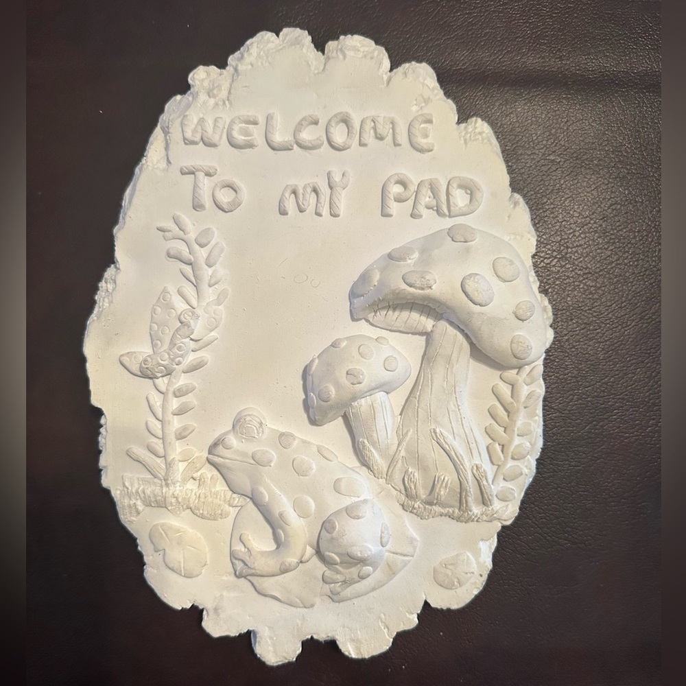 Frog chalkware
